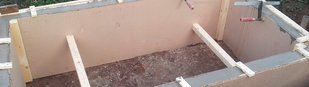 03: Betonieren Betoniertes Fundament für das Schildkrötenfrühbeet